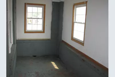 1018  Caron Butler Dr, Racine, WI 53403 - Photo 8