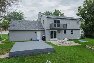 3937 W Heatheridge Dr, Franklin, WI 53132 - Photo 2