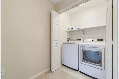 2215  Circle Ridge Dr #B, Delafield, WI 53018 - Photo 24