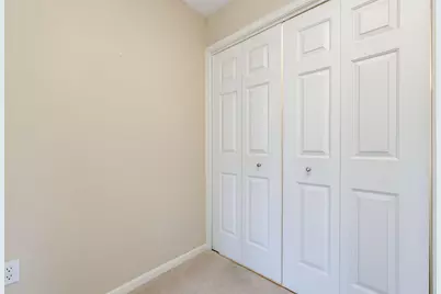 2215  Circle Rdg #B, Delafield, WI 53018 - Photo 32