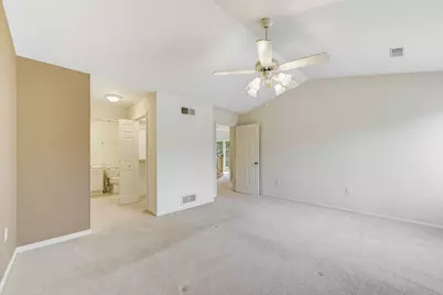 2215  Circle Ridge Dr #B, Delafield, WI 53018 - Photo 16