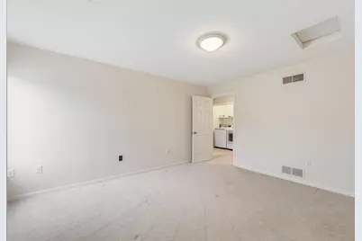 2215  Circle Rdg #B, Delafield, WI 53018 - Photo 30