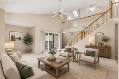 2215  Circle Rdg #B, Delafield, WI 53018 - Photo 6
