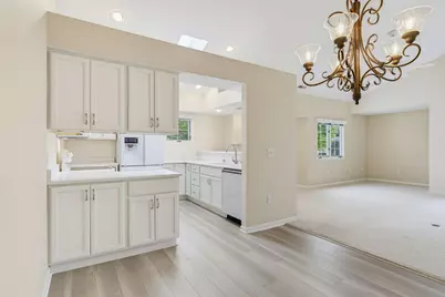2215  Circle Rdg #B, Delafield, WI 53018 - Photo 16