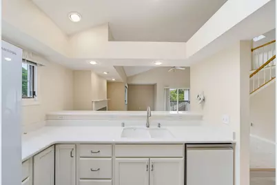 2215  Circle Ridge Dr #B, Delafield, WI 53018 - Photo 12