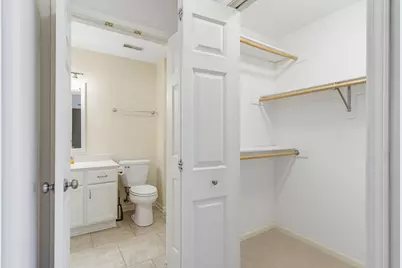 2215  Circle Rdg #B, Delafield, WI 53018 - Photo 24
