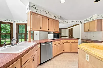 4228 W Tumblecreek Dr, Franklin, WI 53132 - Photo 24