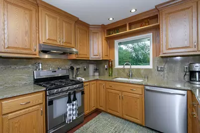7420 N Longview Ave, Glendale, WI 53209 - Photo 6