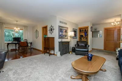 7420 N Longview Ave, Glendale, WI 53209 - Photo 4