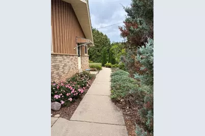 2666 S Seymour Pl, West Allis, WI 53227 - Photo 42