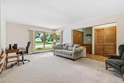 2666 S Seymour Pl, West Allis, WI 53227 - Photo 6