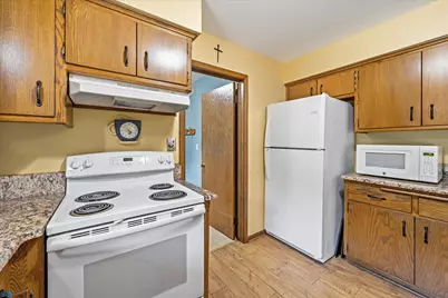 2666 S Seymour Pl, West Allis, WI 53227 - Photo 20