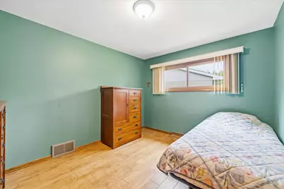 2666 S Seymour Pl, West Allis, WI 53227 - Photo 28