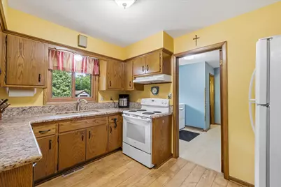 2666 S Seymour Pl, West Allis, WI 53227 - Photo 16