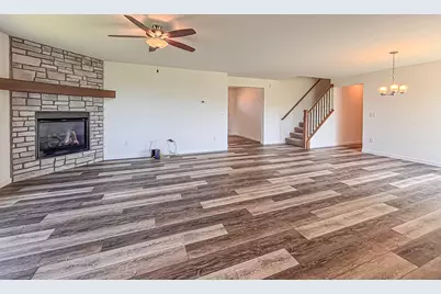 W194N15744  East Gate Ct, Jackson, WI 53037 - Photo 8