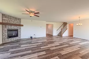 W194N15744 East Gate Ct, Jackson, WI 53037 - Photo 8