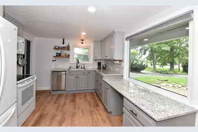 8611  Big Bend Rd, Racine, WI 53185 - Photo 6