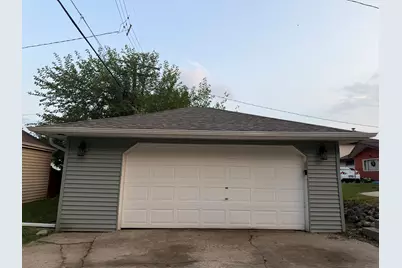 8035 W Warnimont Ave, Milwaukee, WI 53220 - Photo 14