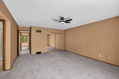 5377 S 48th St, Greenfield, WI 53220 - Photo 36