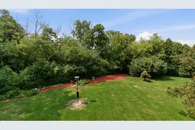 5377 S 48th St, Greenfield, WI 53220 - Photo 8