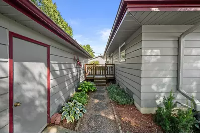 N85W18195  Lawrence Ave, Menomonee Falls, WI 53051 - Photo 6