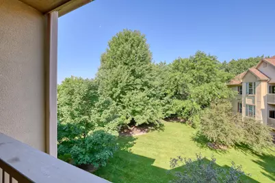 8667 S Deerwood Ln, Franklin, WI 53132 - Photo 18