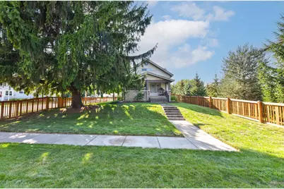 W161N9057  Hayes Ave, Menomonee Falls, WI 53051 - Photo 6