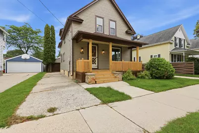 851 N 10th St, Manitowoc, WI 54220 - Photo 2