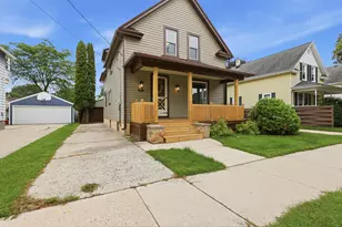 851 N 10th St, Manitowoc, WI 54220 - Photo 2