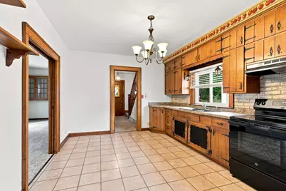 851 N 10th St, Manitowoc, WI 54220 - Photo 6