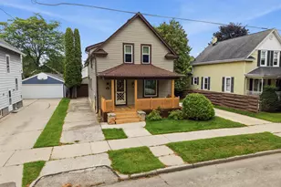 851 N 10th St, Manitowoc, WI 54220 - Photo 1