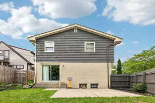 9625 W Metcalf Pl, Milwaukee, WI 53222 - Photo 52
