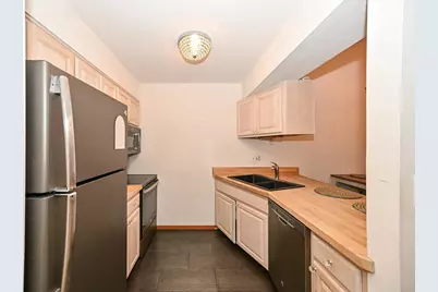 4015 S 84th St #8, Greenfield, WI 53228 - Photo 12