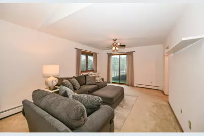 4015 S 84th St #8, Greenfield, WI 53228 - Photo 8