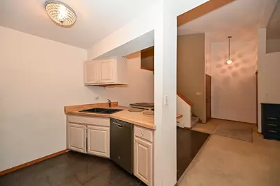 4015 S 84th St #8, Greenfield, WI 53228 - Photo 14