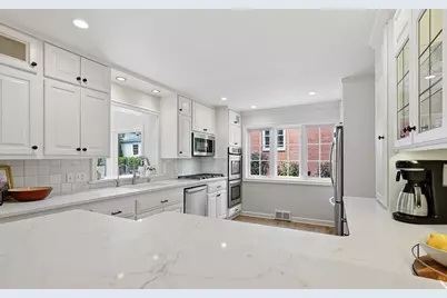6209 N Berkeley Blvd, Whitefish Bay, WI 53217 - Photo 12