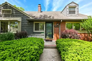 6319 N Bay Ridge Ave, Whitefish Bay, WI 53217 - Photo 2