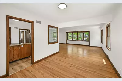 6319 N Bay Ridge Ave, Whitefish Bay, WI 53217 - Photo 10