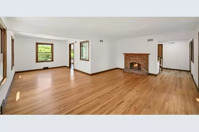 6319 N Bay Ridge Ave, Whitefish Bay, WI 53217 - Photo 4