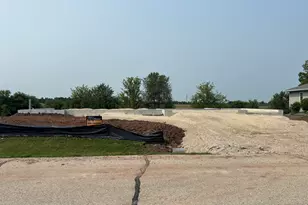 16 Trails End Ct, Fond du Lac, WI 54937 - Photo 1
