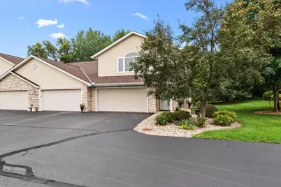 2465  Country Creek Cir #3, West Bend, WI 53095 - Photo 2