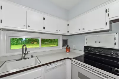 7820 W Barnard Ave, Greenfield, WI 53220 - Photo 14