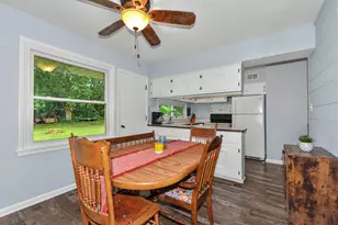 7820 W Barnard Ave, Greenfield, WI 53220 - Photo 8