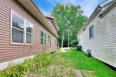 809  Spruce St, Twin Lakes, WI 53181 - Photo 36