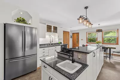 4947 W Jackson Park Dr, Milwaukee, WI 53219 - Photo 4