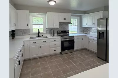 3230 S 112th St, West Allis, WI 53227 - Photo 6