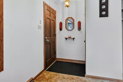 8826 S Patricia Blvd, Oak Creek, WI 53154 - Photo 6