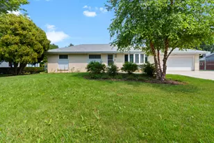 8826 S Patricia Blvd, Oak Creek, WI 53154 - Photo 1
