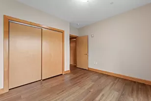 1550 E Royall Pl, Milwaukee, WI 53202 - Photo 18