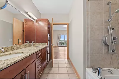 1550 E Royall Pl #1112, Milwaukee, WI 53202 - Photo 16